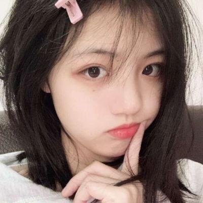 一个唱歌，另一个不唱歌